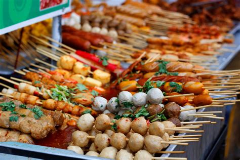 827 street food types and varieties. Learn how to prepare and cook them with the authentic recipes. Where to eat? Recommended traditional restaurants serving the best street foods.
